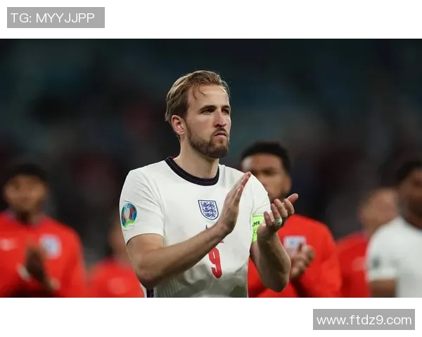 全球足坛百大球星排名揭秘 盘点历史最具影响力的足球传奇人物