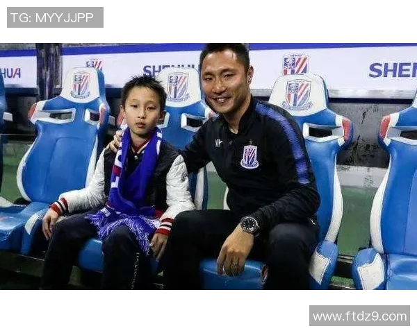 足球明星与家人同住的生活方式揭秘：他们如何平衡职业与家庭时间